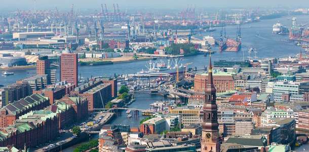 Hamburg Limanı çevresinde dolaşın 