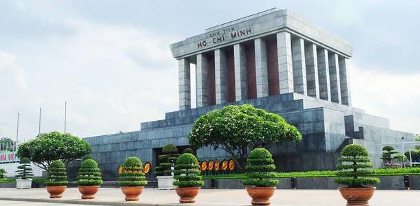 Ho Chi Minh Mozolesi’ni ziyaret edin  