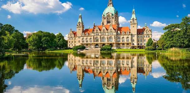 Hannover Belediye Binası’na asansörle çıkın 