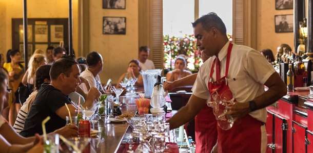Hareketli Havana gecelerinde eğlencenin tadına varın 