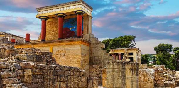 Knossos Sarayı’na gidin