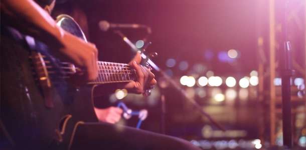 Yaz akşamları canlı müzik dinleyin  