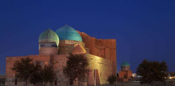 Türkistan şehrindeki Hoca Ahmed Yesevi Türbesi’ne gidin