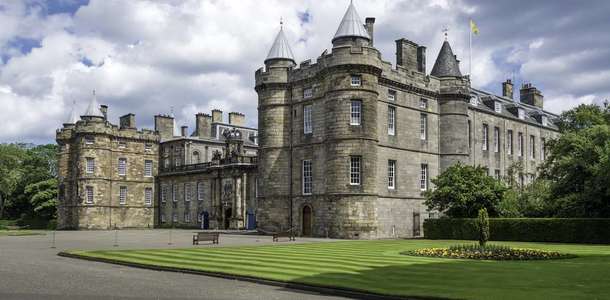 Tarihi Holyroodhouse Sarayı’nı gezin
