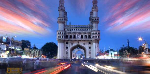 Charminar Camii’nin minaresine tırmanıp şehrin sokaklarını izleyin 