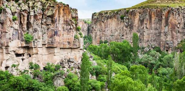Ihlara Vadisi’nin yemyeşil ve huzurlu atmosferinde yürüyün  
