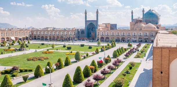 Büyük meydanda bulunun