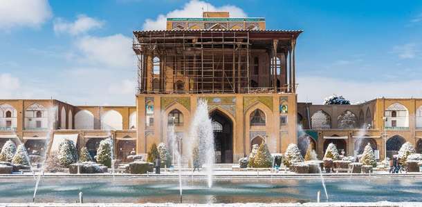 Sarayları dolaşın