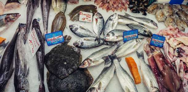 Pazarlardan taze balık ve sebze alın  