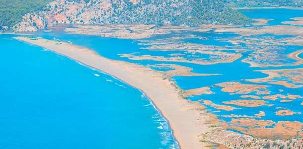 Dalyan’da teknelerle gezin ve İztuzu Plajı’nda yüzün 