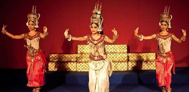 Geleneksel dans gösterilerine katılın