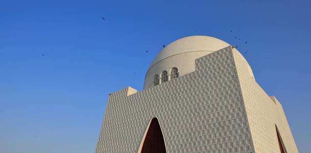 Karaçi’nin türbelerini dolaşın  