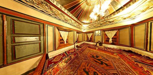 Tartan Evi’nin kalem işi süslemelerini inceleyin
