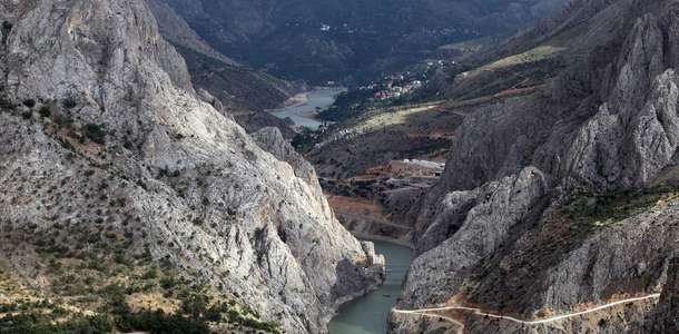 Karanlık Kanyon’da bot turu yapın