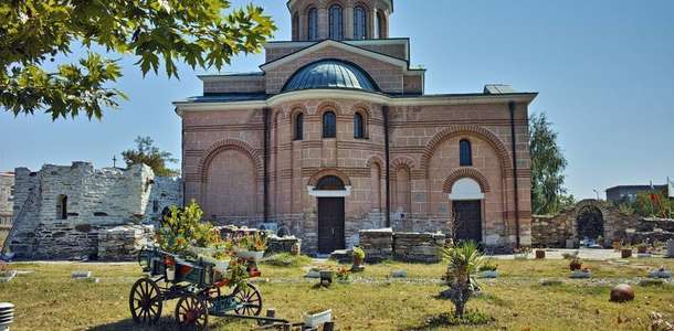 St. Joan Kilisesi’ne gidin