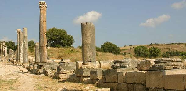 Kastabala-Hierapolis Antik Kenti’nin kalıntılarını görün