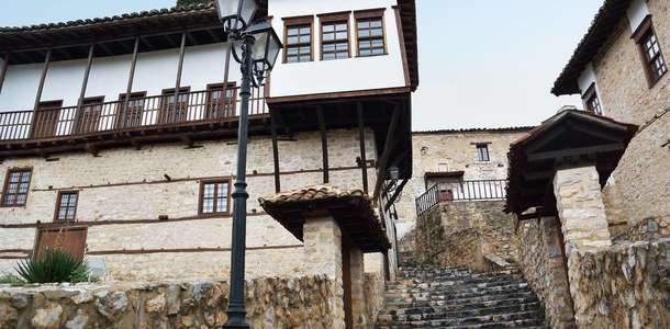 Zarif konakları ve şirin caddeleriyle eski mahallelerini keşfedin