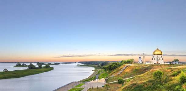 İdil Nehri'nin kıyısında manzaralı bir yürüyüşe çıkın 