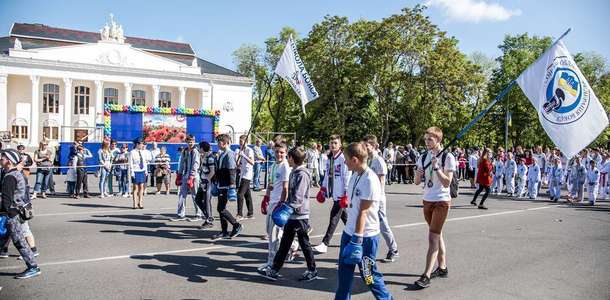 Renkli Kherson festivallerinden birine katılın  
