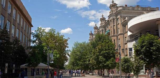 Kirov Caddesi’nde gezinin