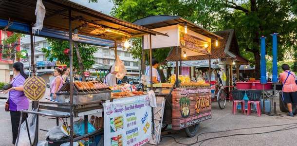 Pirinçli ve baharatlı Koh Samui yemeklerini deneyin 