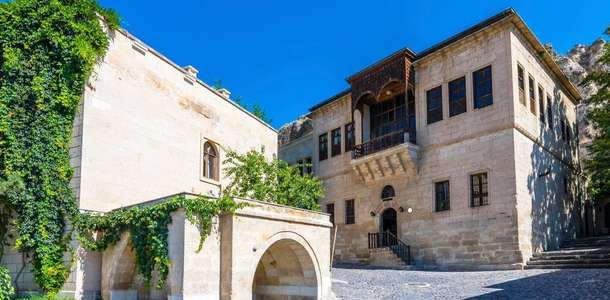 Dizilerin çekildiği ünlü konakları görün  