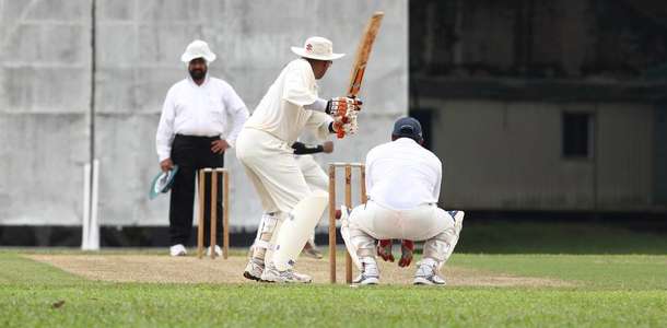 Yerli halkla kriket oynayın