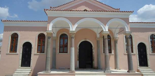 Kültür evi Agios Konstantinos Kilisesi’ni atlamayın 