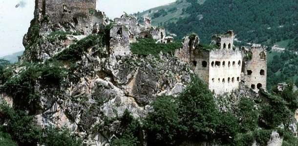 Eski medeniyetlerin tanığı Kuştul Manastırı’nı görün