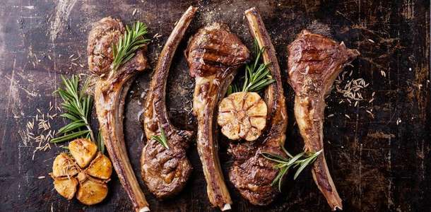 Yemeklerinin tadına bakın