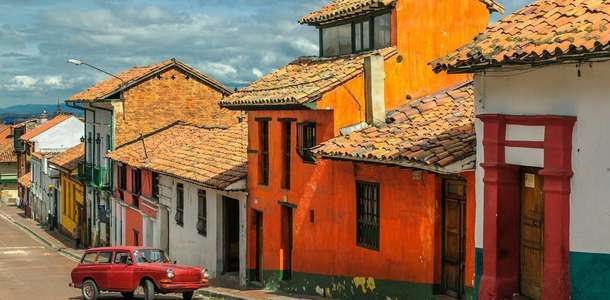 La Candelaria’nın renkli caddelerinde tur atın  