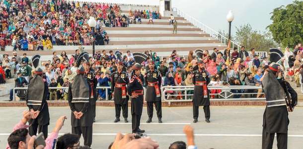Lahor Wagah Sınırı törenlerine katılın