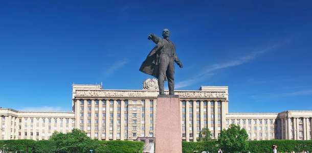 Lenin Meydanı’nı turlayın