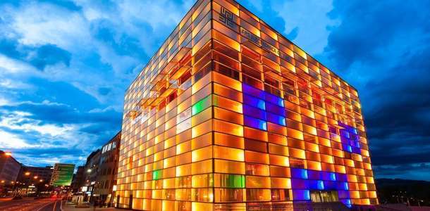 Elektronik sanatlara ilginiz varsa Ars Electronica Center'a uğrayın