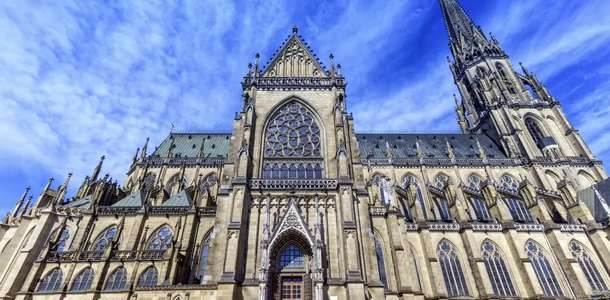 Yeni Katedral'i ziyaret edin