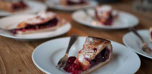 Lezzetli yemekleri ve tatlıları deneyin  