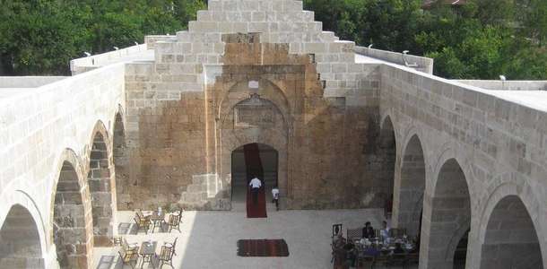  Mahperi Hatun Kervansarayı’nda yemek yiyin