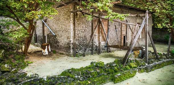 Hulhudhoo’daki taş evleri görün