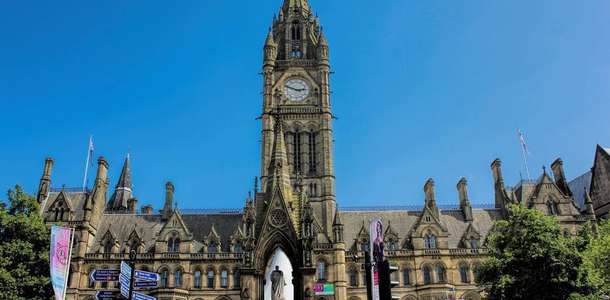 Manchester Belediye Sarayı’nın görün  