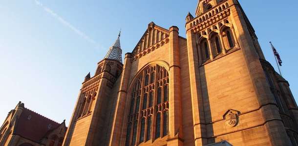 Manchester Üniversitesi kampüsünü görün 