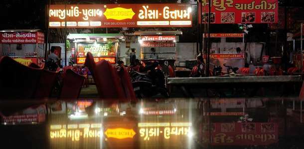 Manek Chowk’ın gündüzünü ve gecesini fotoğraflayın