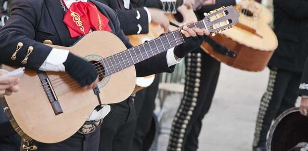Mariachi dinleyin