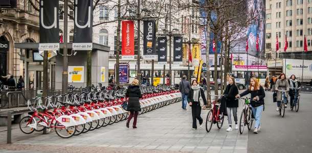 Meir Caddesi'nde alışveriş yapın