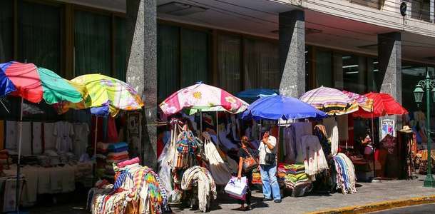 Hediyelikler için Mercado Cuatro pazarını seçin