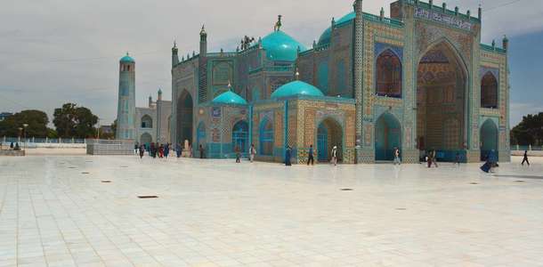 Hz. Ali’nin türbesi olan Büyük Camii’yi ziyaret edin
