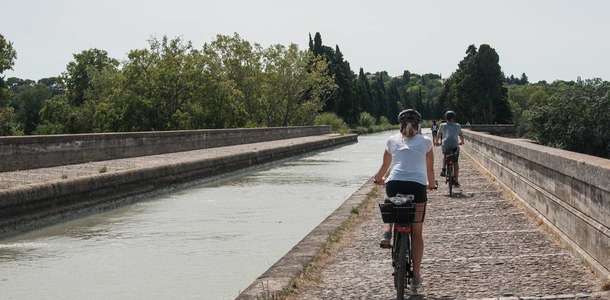 Midi Kanalı boyunca bisiklet sürün