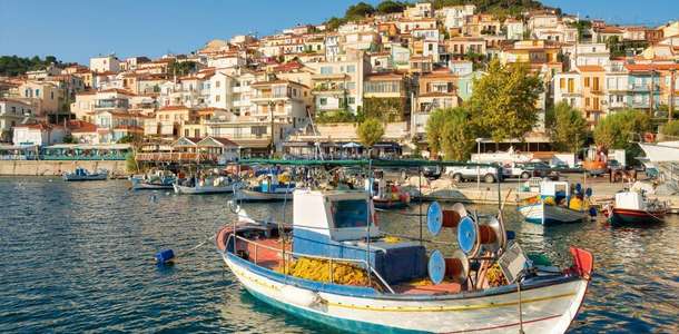Ayvalık’ın karşı komşusu sayılan Midilli Adası’na geçin  