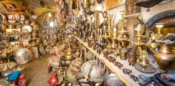 Midyat çarşısından hediyelik eşyalar satın alın   