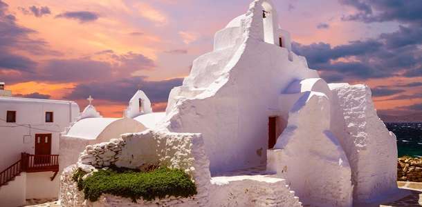 Panagia Paraportiani’nin eşsiz manzarasına tanık olun