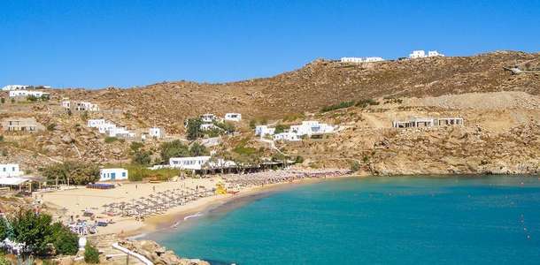 Paradise Beach’te güneşin ve denizin keyfini sürün